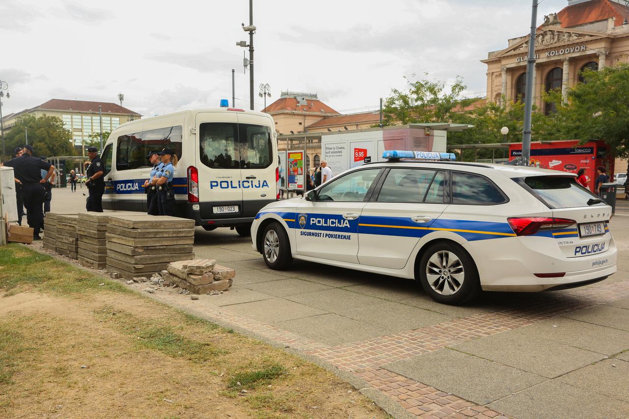 Zagreb: Policija na Trgu kralja Tomislava