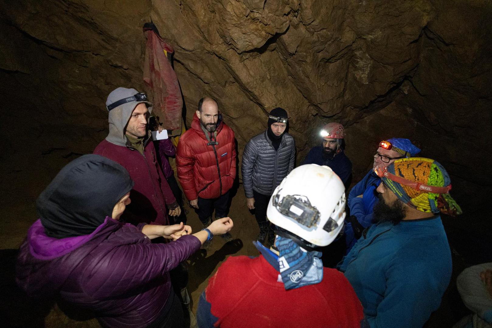 U.S. caver Mark Dickey and his rescuers gather to work on the details of his rescue operation, who fell ill and became trapped some 1,000 meters (3,280 ft) underground, near Anamur in Mersin province, southern Turkey September 6, 2023. REUTERS/Agnes Berentes NO RESALES. NO ARCHIVES Photo: Stringer/REUTERS