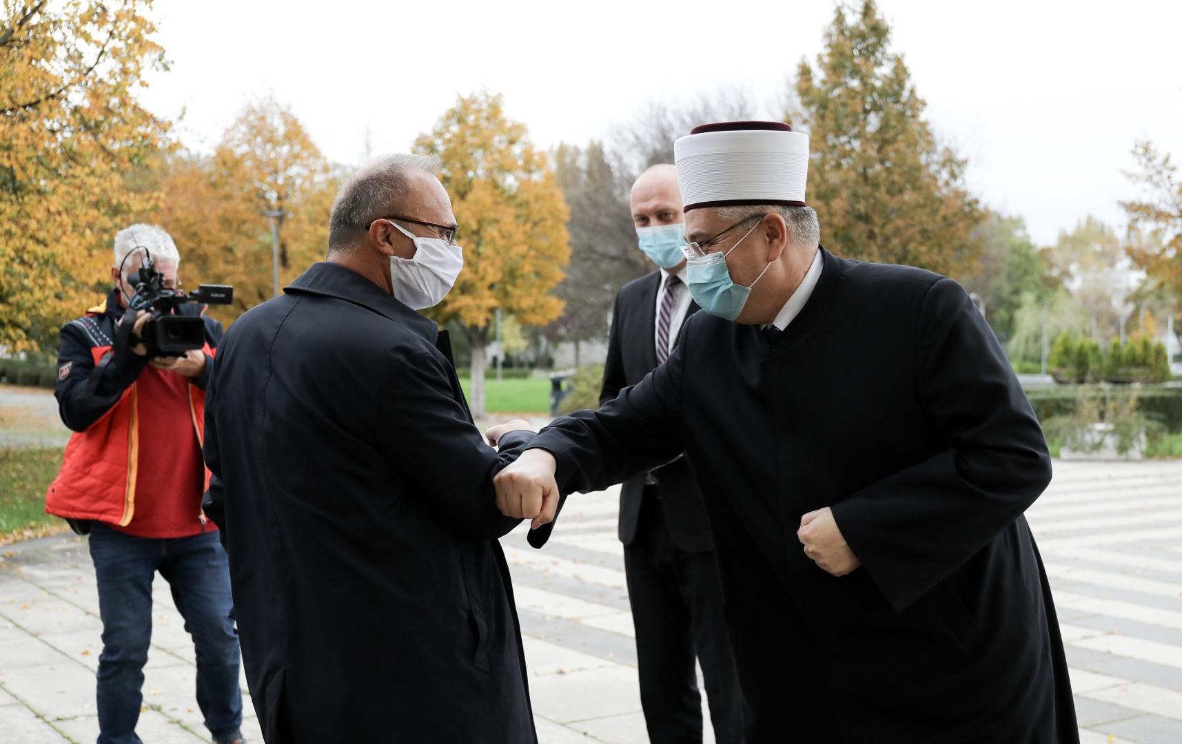 27.10.2020., Zagreb - Ministar vanjskih i europskih poslova Gordan Grlic Radman na radnom sastanku  s predsjednikom Mesihata Islamske zajednice u Hrvatskoj muftijom Azizom ef. Hasanovicem
Photo: Emica Elvedji/PIXSELL