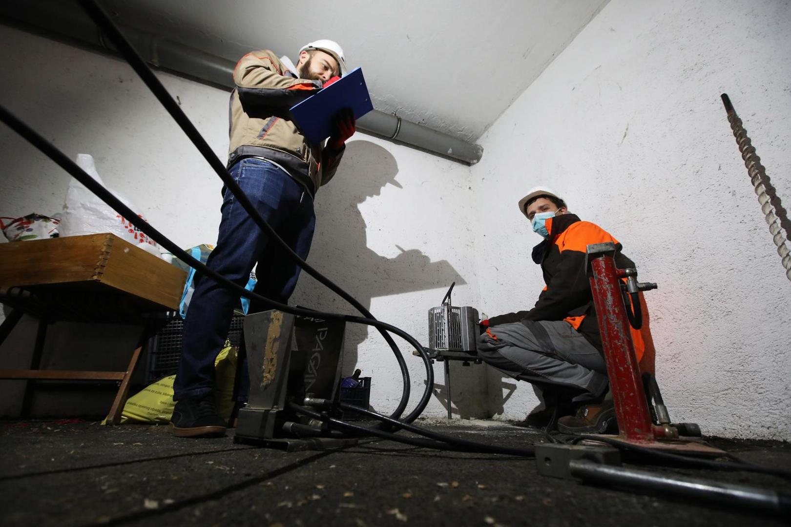 02.04.2020. Zagreb- Ekipa tvrtke Uretek vrsi ispitivanje tla i isanira temelje zgrada koje se ubrzalo nakon velikog potresa u Zagrebu.Filip Antunovic.
Photo: Boris Scitar/Vecernji list/PIXSELL