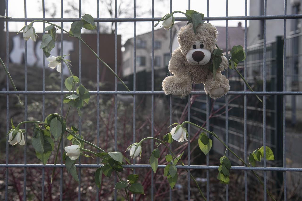 Mourning for girl killed in Berlin