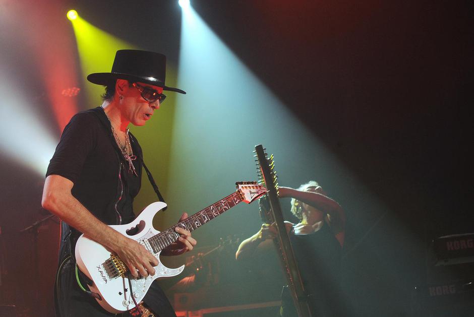 Zagreb: U Tvornici kulture nastupio ameri?ki gitarist Steve Vai