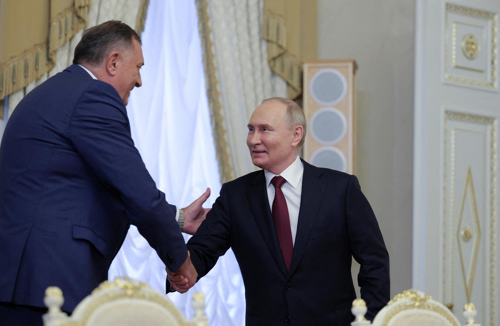 Russia's President Vladimir Putin shakes hands with President of Republika Srpska (Serb Republic) Milorad Dodik during a meeting on the sidelines of the St. Petersburg International Economic Forum (SPIEF) in Saint Petersburg, Russia June 6, 2024. REUTERS/Anton Vaganov/Pool Photo: ANTON VAGANOV/REUTERS