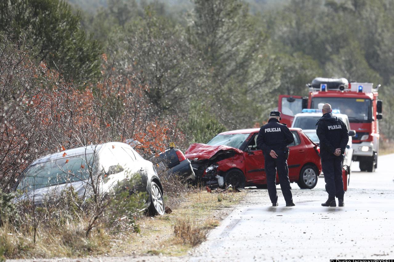 Dvije osobe poginule u prometnoj nesreći kod Šibenika