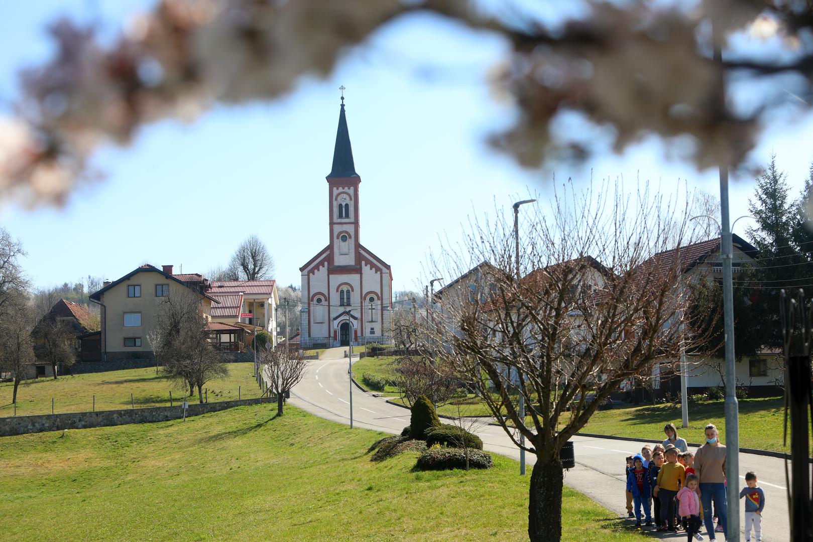 Karlovačka županija - 3.626 kilometara četvornih i 112.195 stanovnika. Smještena u središnjoj Hrvatskoj, poznata je po svojim rijekama i netaknutoj prirodi.