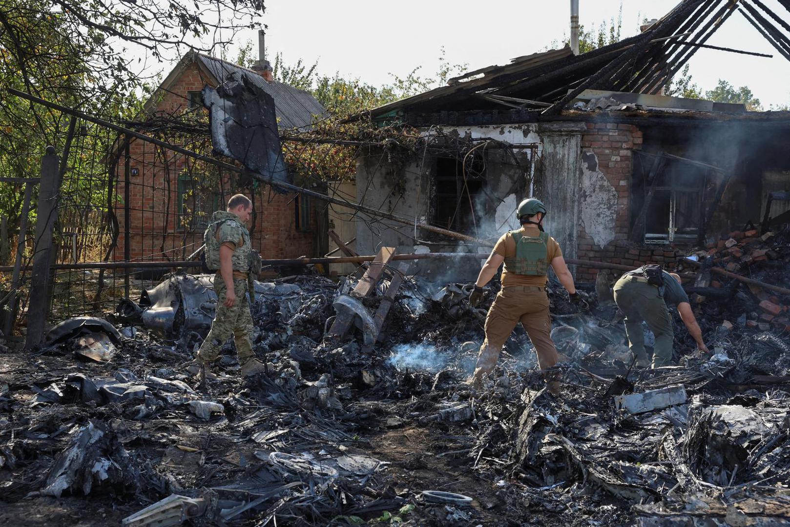 Ukrainian service members inspect parts of a Russian aerial vehicle, which local authorities assume to be a newest heavy unmanned aerial vehicle S-70 Okhotnik (Hunter) or variation of Sukhoi fighting jet, is seen in residential area of the town of Kostintynivka after it was shot down, amid Russia's attack on Ukraine, in Donetsk region, Ukraine October 5, 2024.  Radio Free Europe/Radio Liberty/Serhii Nuzhnenko via REUTERS    THIS IMAGE HAS BEEN SUPPLIED BY A THIRD PARTY Photo: RFE/RL/SERHII NUZHNENKO/REUTERS