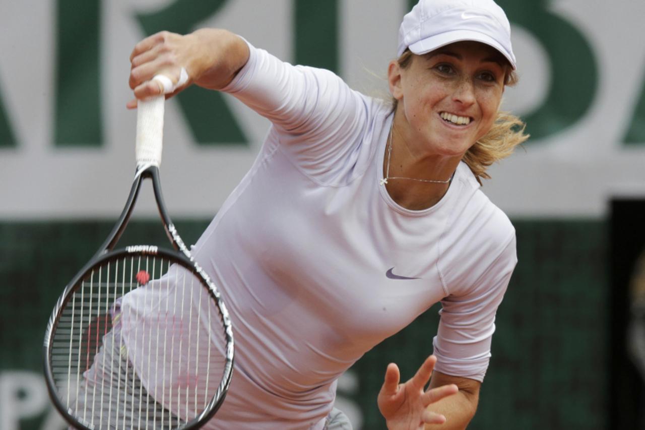 'Petra Martic of Croatia serves to Ana Ivanovic of Serbia during their women\'s singles match at the French Open tennis tournament at the Roland Garros stadium in Paris May 26, 2013.  REUTERS/Philippe