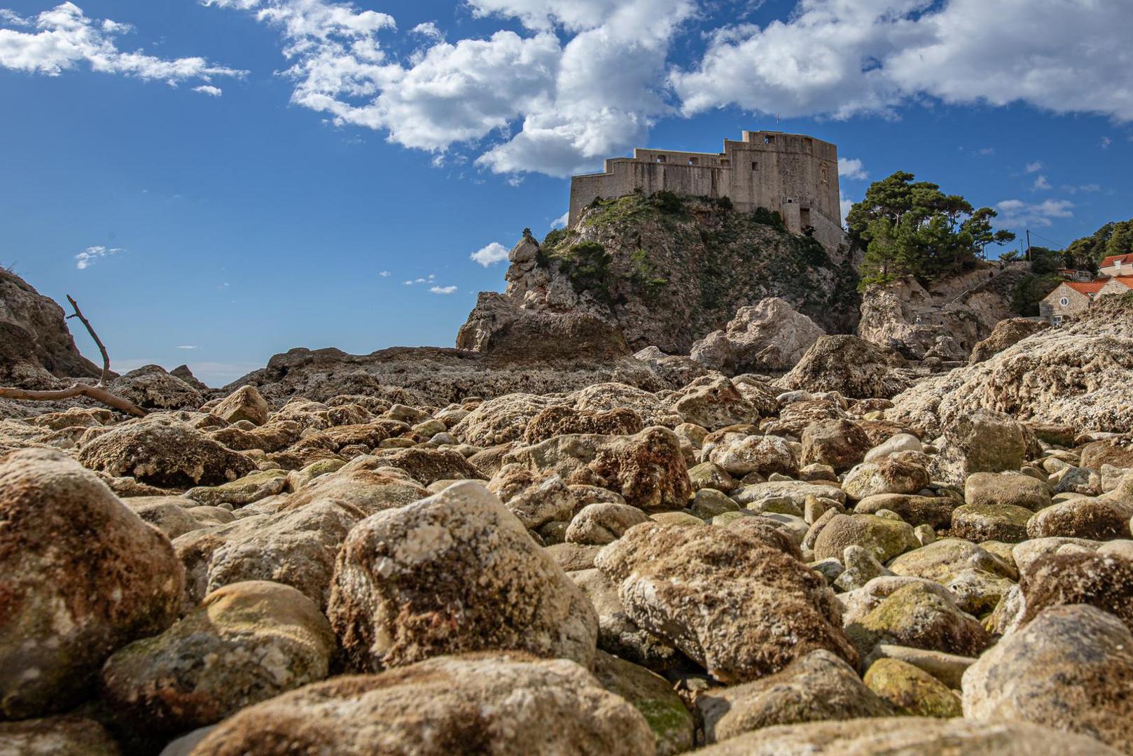 12.02.2023., Dubrovnik - Oseke vecih amplituda danima u Dubrovniku. Photo: Grgo Jelavic/PIXSELL