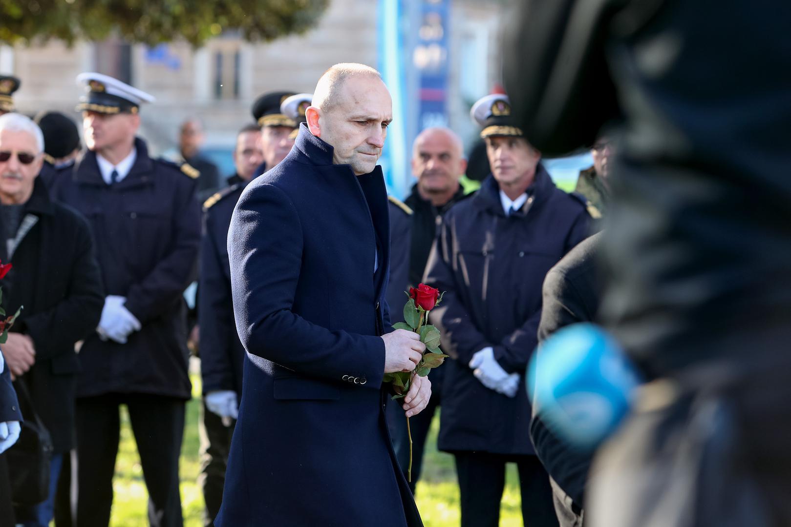 22.01.2024., Zadar - Odavanje pocasti u parku u uvali Jazine kod spomenika hrvatskim braniteljima Photo: Sime Zelic/PIXSELL