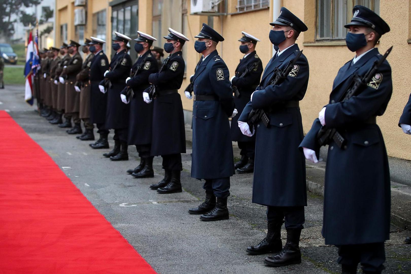 21.12.2020., Zagreb - Predsjednik Republike i vrhovni zapovjednik Oruzanih snaga Republike Hrvatske Zoran Milanovic, uz ministra obrane Maria Banozica i nacelnika Glavnog stozera Oruzanih snaga RH admirala Roberta Hranja sudjelovao je na obiljezavanju 29. obljetnice osnutka Hrvatskog vojnog ucilista Dr. Franjo Tudjman i svecanoj promociji polaznika preddiplomskih i diplomskih sveucilisnih studija Vojno inzenjerstvo i Vojno vodjenje i upravljanje, koja se odrzala u vojarni Petar Zrinski na Hrvatskom vojnom ucilistu Doktor Franjo Tudjman. 
Photo: Goran Stanzl/PIXSELL