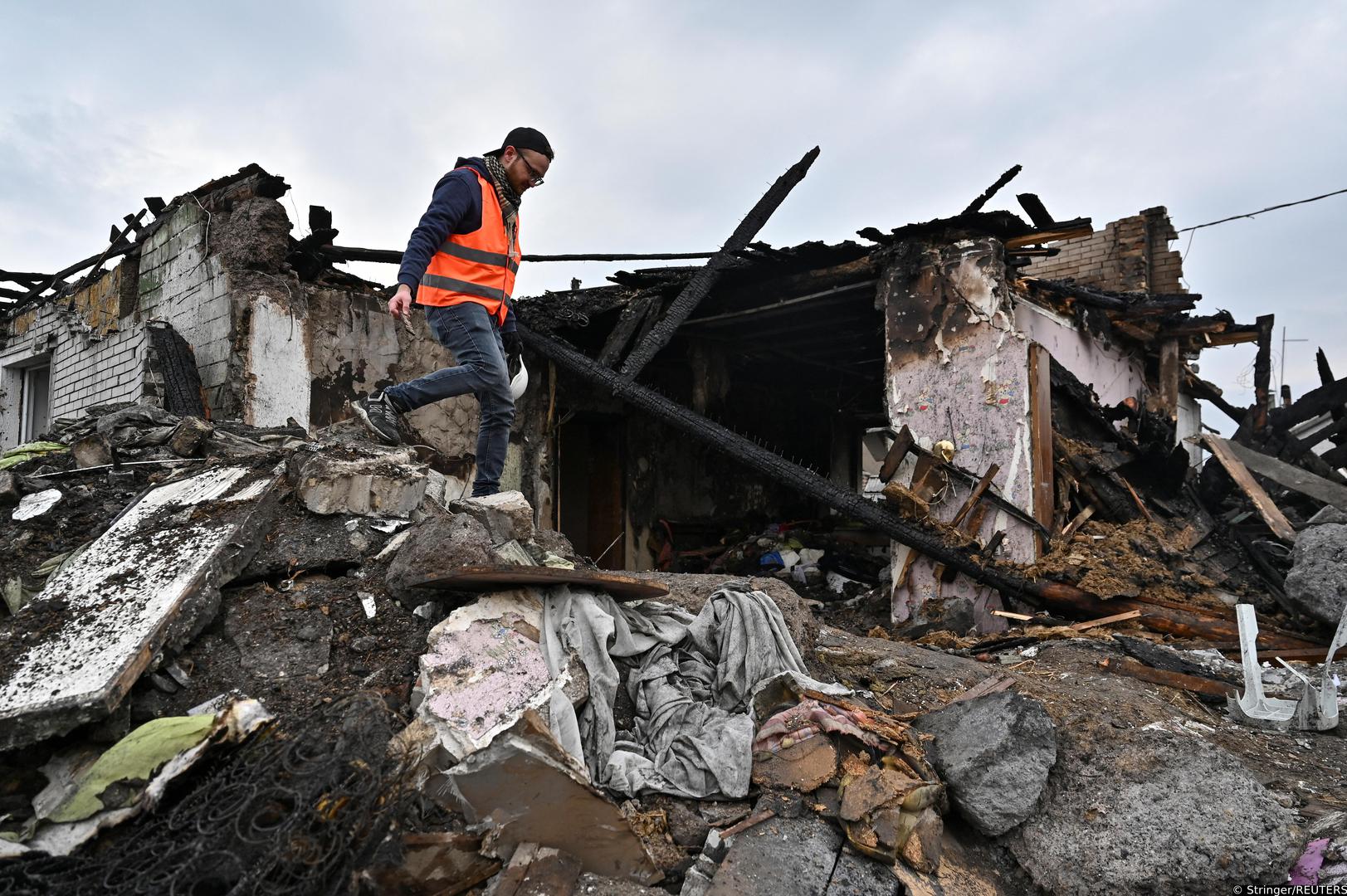 A volunteer inspects remains of a residential house damaged by a Russian missile strike, amid Russia's attack on Ukraine, in Zaporizhzhia, Ukraine April 9, 2023. REUTERS/Stringer Photo: Stringer/REUTERS