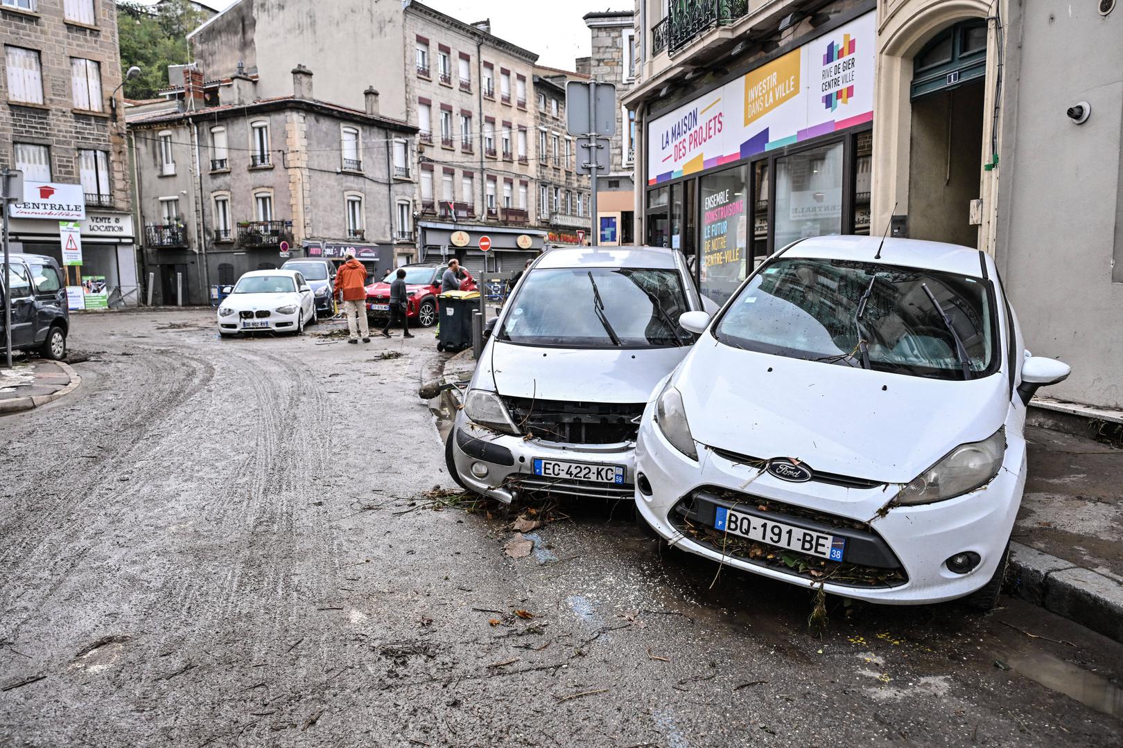 Iako je u četvrtak navečer vodostaj rijeke opao, stanovnici su i dalje zabrinuti zbog mogućih novih oborina. 