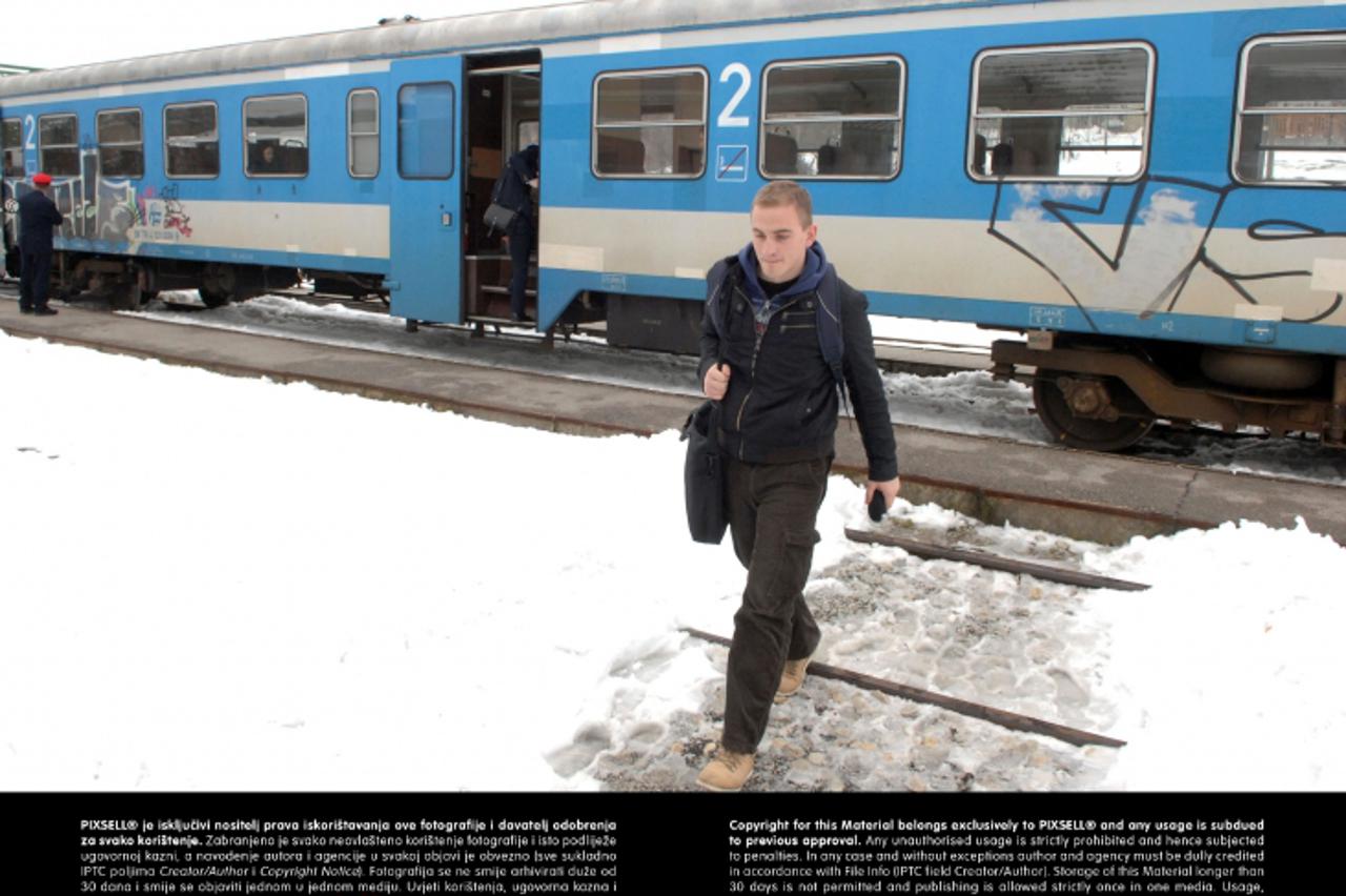 '15.02.2013., Krapina - Student i mladi reziser Matija Leskovar iz Pregrade svaki tjedan putuje vlakom iz Zagreba u Krapinu. Photo: Matija Topolovec/PIXSELL'