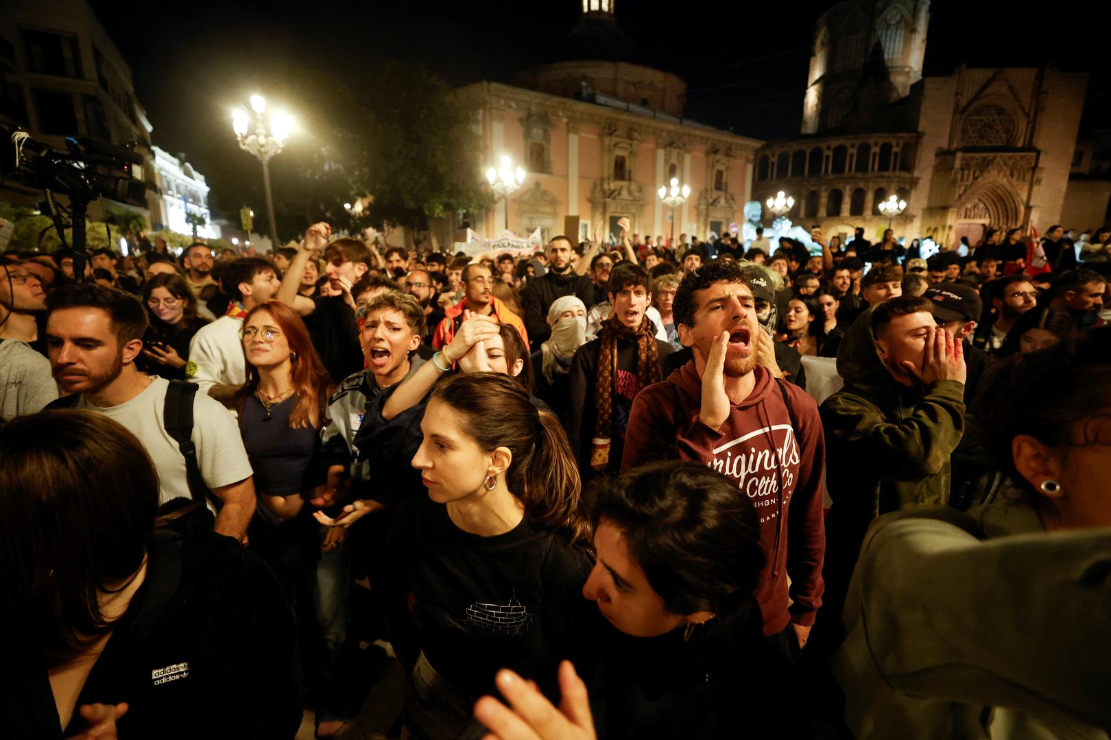 People protest against Valencia's regional leader Carlos Mazon and the management of the emergency response to the deadly floods in eastern Spain, in Valencia, Spain, November 9, 2024. REUTERS/Eva Manez Photo: Eva Manez/REUTERS