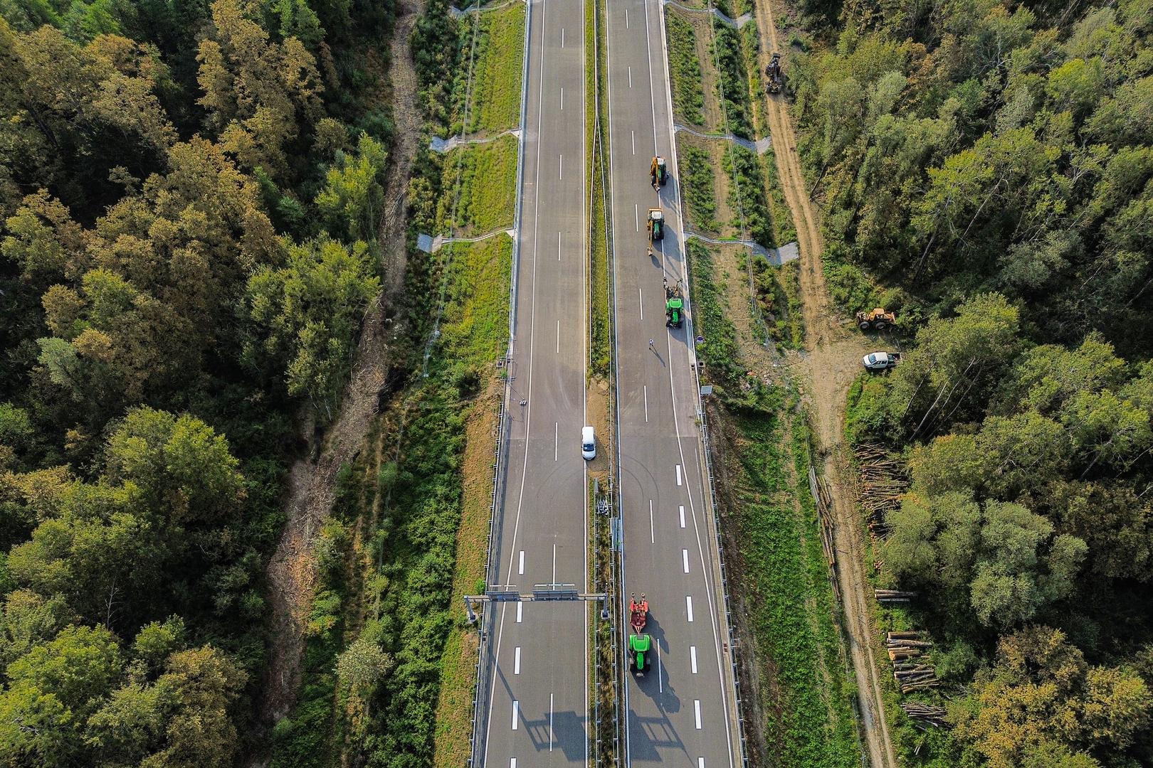 Iako će dionica napokon biti u prometu, Siščani će na autocestu morati ulaziti improviziranom spojnom cestom.