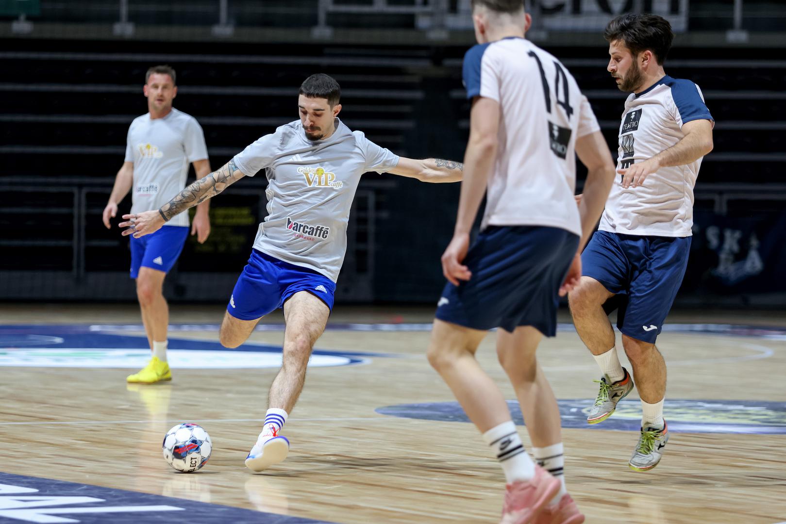 Bivši hrvatski nogometni reprezentaivac Šime Vrsaljko sudjelovao je na 3. PSK Futsal Winter Festu u Zadru uz druge poznate nogometaše kao što su Danijel Subašić, Ivan Santini, Nikola Pokrivač, Vedran Ješe i mnogi drugi.