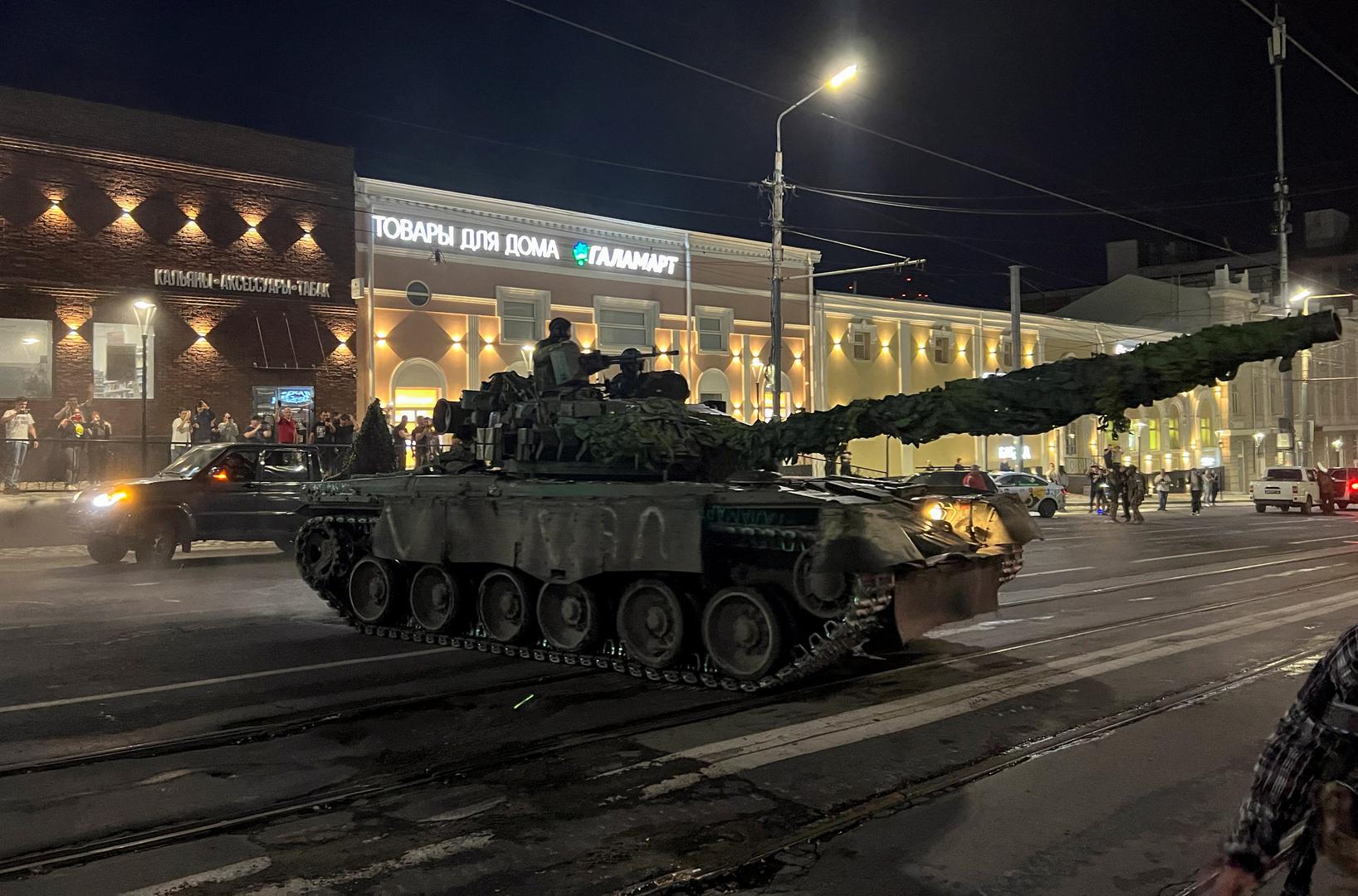 Fighters of Wagner private mercenary group pull out of the headquarters of the Southern Military District to return to base, in the city of Rostov-on-Don, Russia, June 24, 2023. REUTERS/Stringer Photo: Stringer/REUTERS