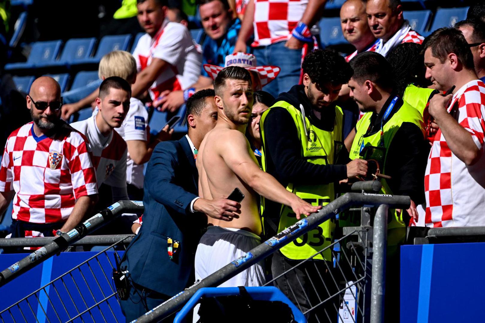 U utakmici 2. kola B skupine EURA u Hamburgu su nogometaši Hrvatske i Albanije odigrali 2-2 (0-1).