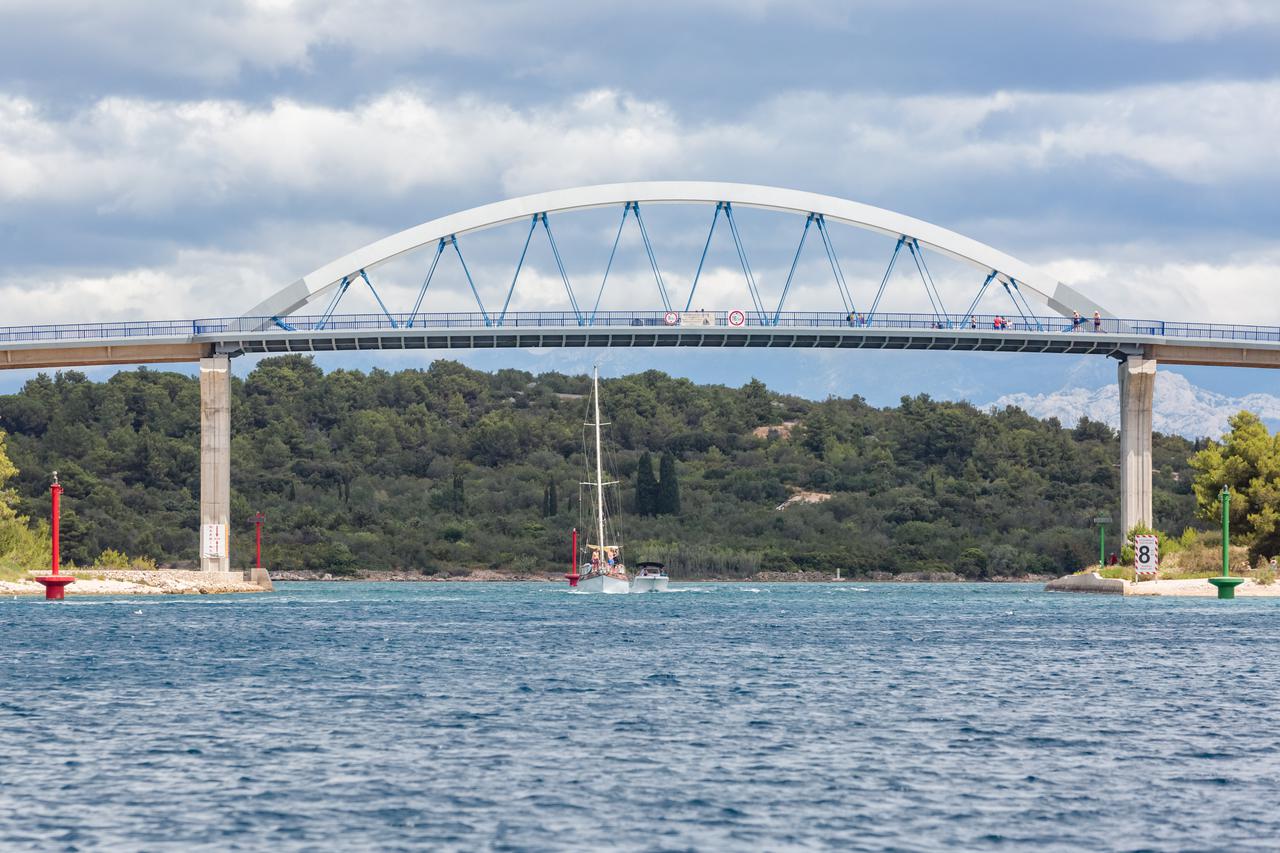 Most Ždrelac koji spaja otoke Pašman i Ugljan