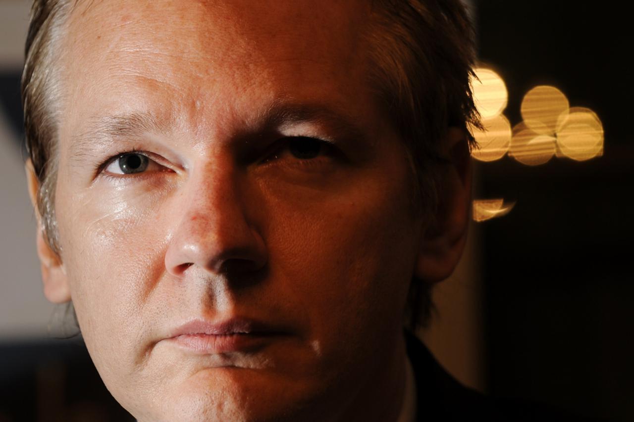 julian assange,ricardo patino (1)