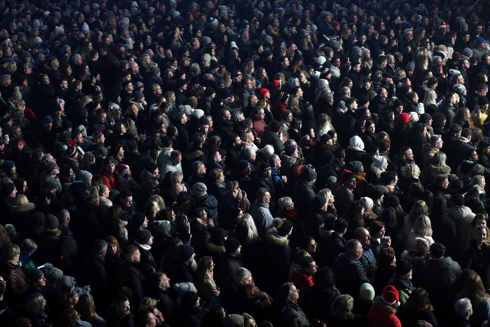 Popularni splitski glazbenik obradovao je svoje brojne obožavatelje svojim brojnim uspješnicama poput "Ako te pitaju", "92", "Ko nam brani" i "Uvik isti"...