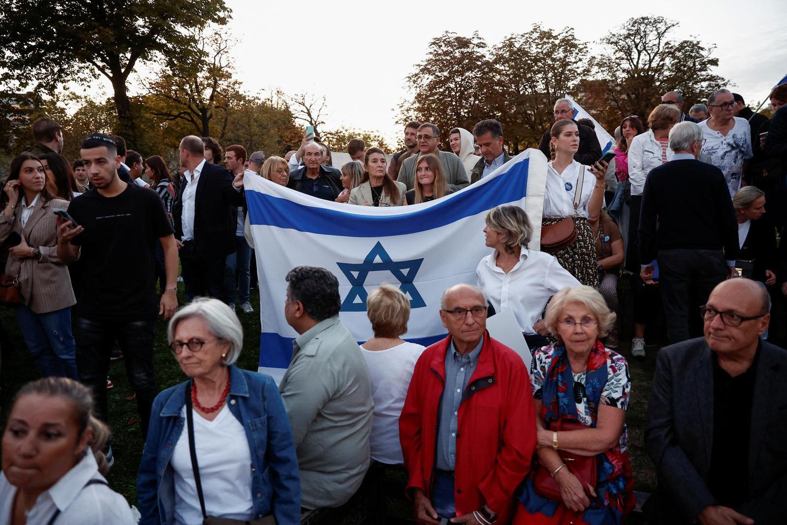 Israel supporters gather during a protest, following Hamas' biggest attack on Israel in years, in Paris, France, October 9, 2023. REUTERS/Benoit Tessier Photo: BENOIT TESSIER/REUTERS