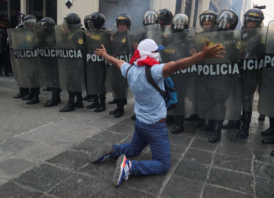 Peru proživljava dramu: Opozvan predsjednik Castillo