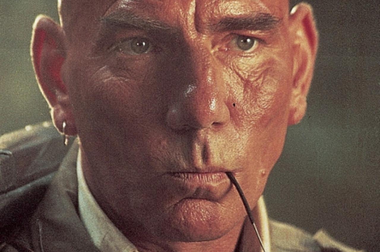 Pete Postlethwaite