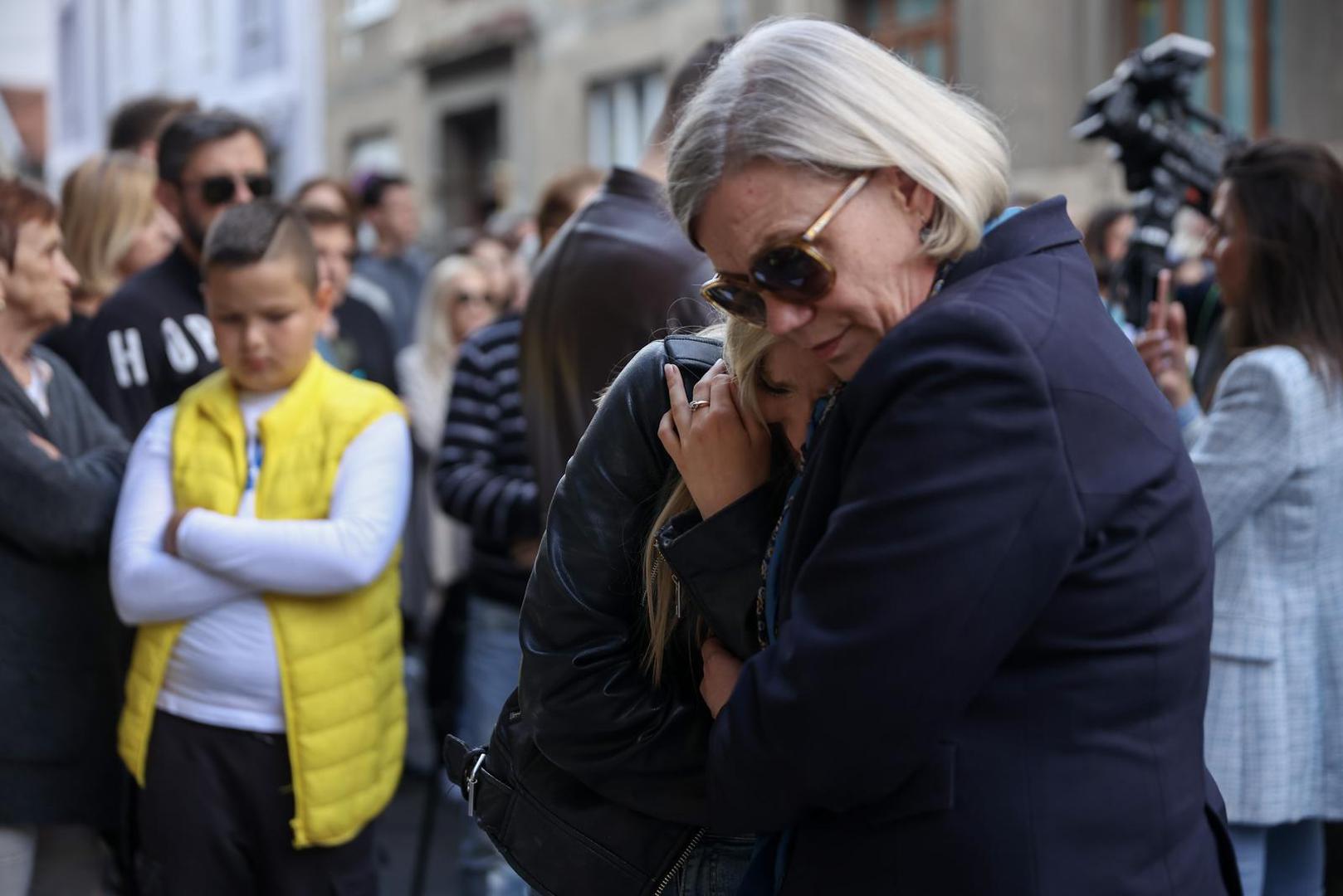 28.05.2023., Sarajevo, Bosna i Hercegovina - Nakon sto je u petak navecer u tragicnoj saobracajnoj nesreci ubijena mlada doktorica Azra Spahic, gradjani Sarajeva su odlucili odati joj pocast prosvjednim okupljanjem na mjestu nesrece.

 Photo: Armin Durgut/PIXSELL