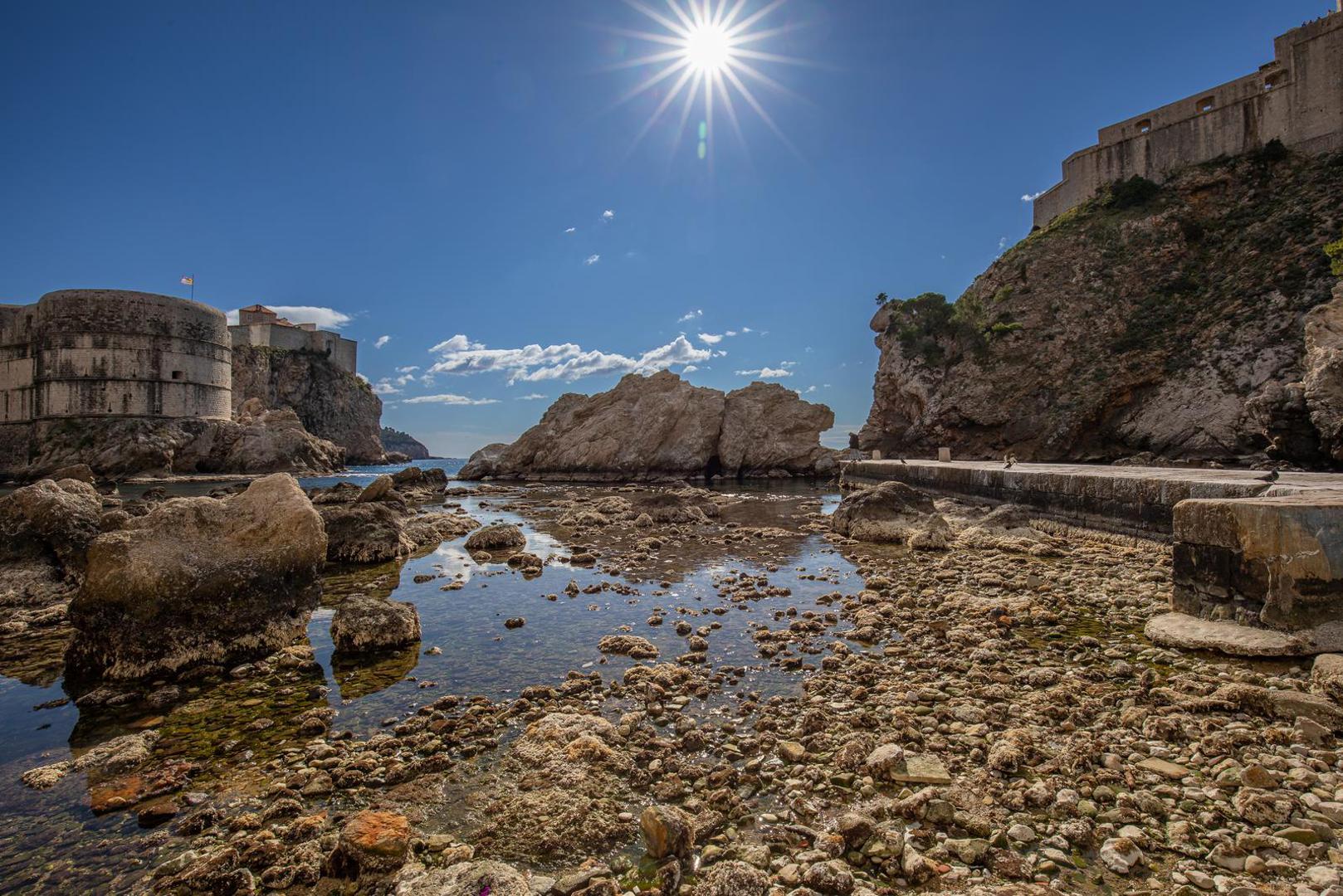 12.02.2023., Dubrovnik - Oseke vecih amplituda danima u Dubrovniku. Photo: Grgo Jelavic/PIXSELL