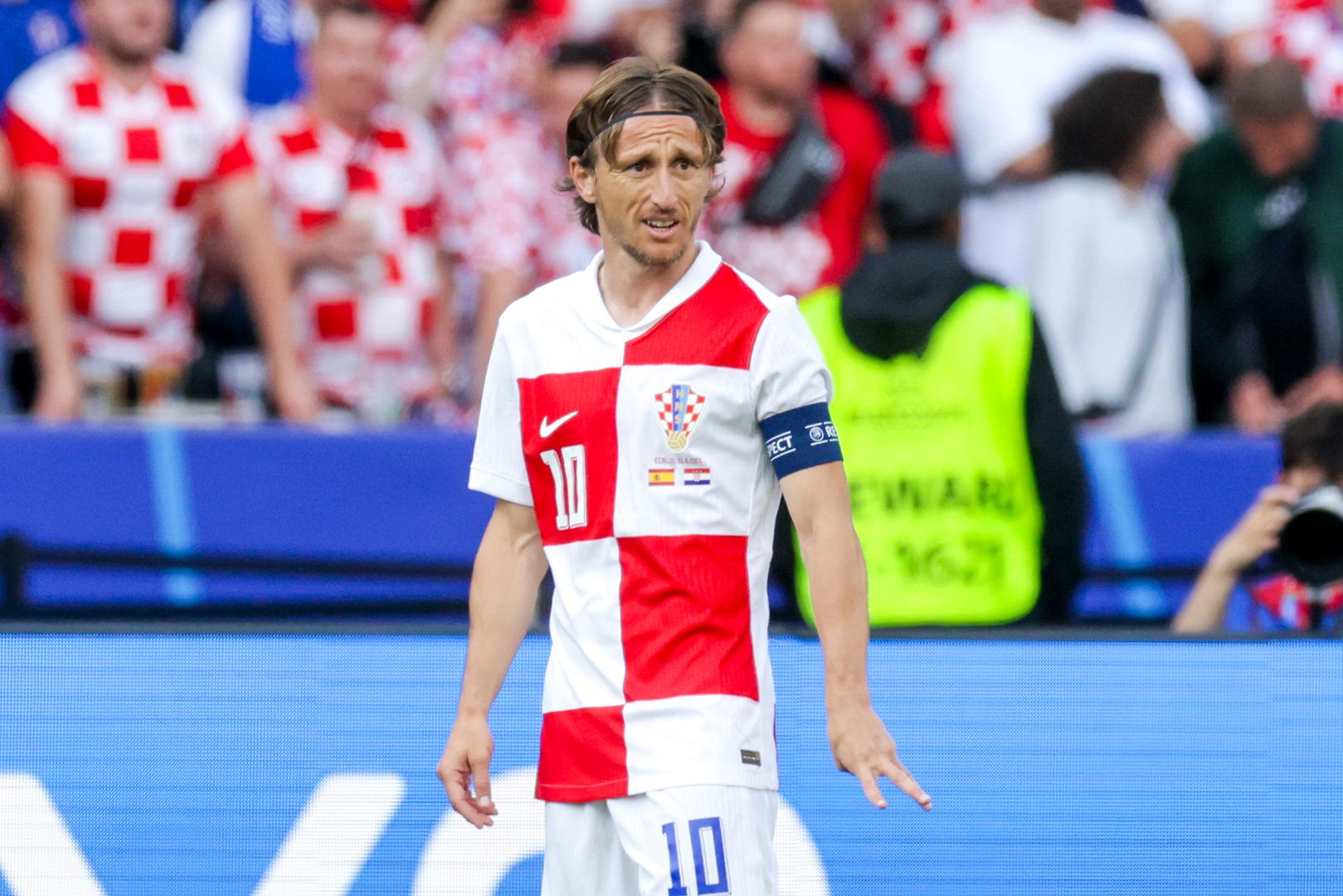 Na suprotnoj strani terena, Luka Modrić postao je najstariji igrač od Lothara Matthausa koji je nastupio na Europskom prvenstvu s 38 godina i 280 dana. Također, kapetan Hrvatske postao je tek treći europski igrač koji je nastupio na čak devet zasebnih izdanja velikih međunarodnih turnira, nakon Matthausa (devet) i Cristiana Ronalda (10, prije Eura 2024.).