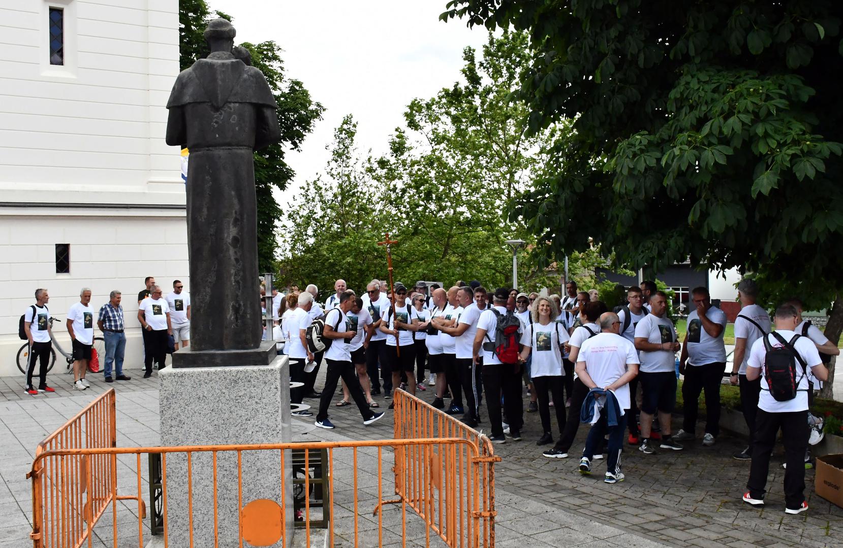 12.06.2023., Podvinje - Blagoslov i polazak hodocasnika ispred crkve sv. Antuna Padovanskog u Podvinju u Gornja Mocila u BiH u sklopu obiljezavanja tradicionalnih Dana svetog Antuna Padovanskog. Photo: Ivica Galovic/PIXSELL