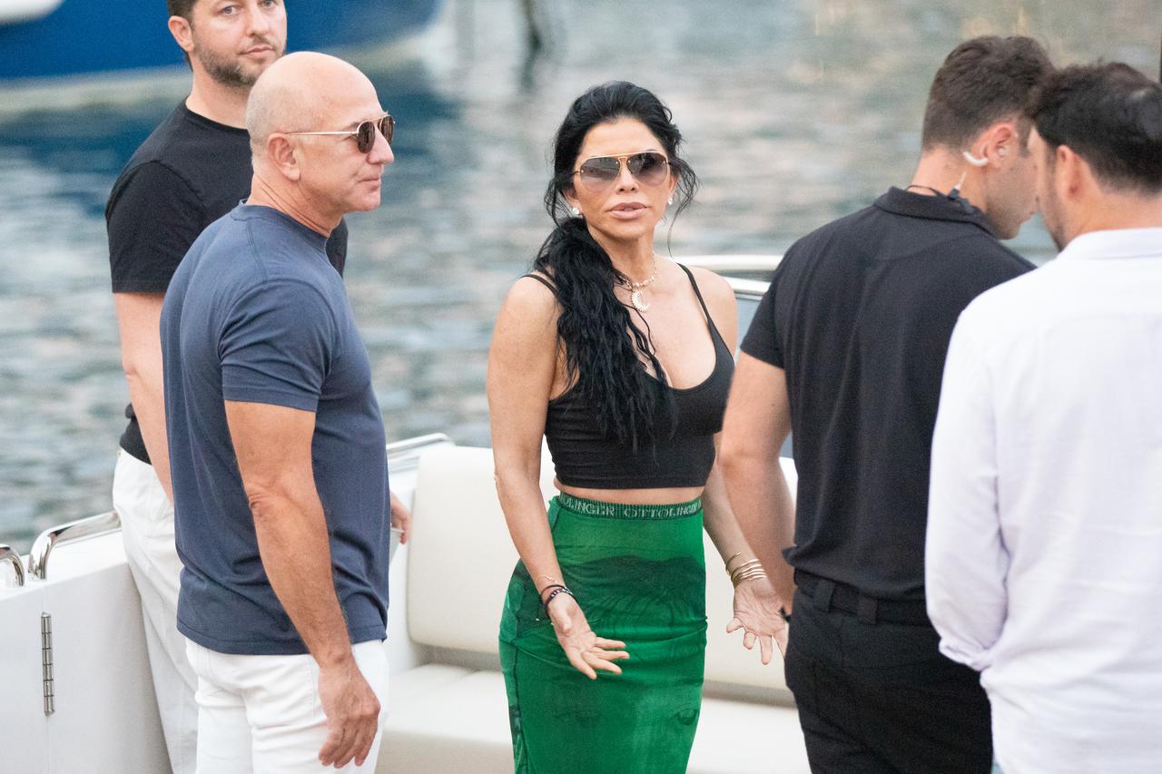 Osnivač Amazona Jeff Bezos i zaručnica Lauren Sanchez prošetali Stradunom