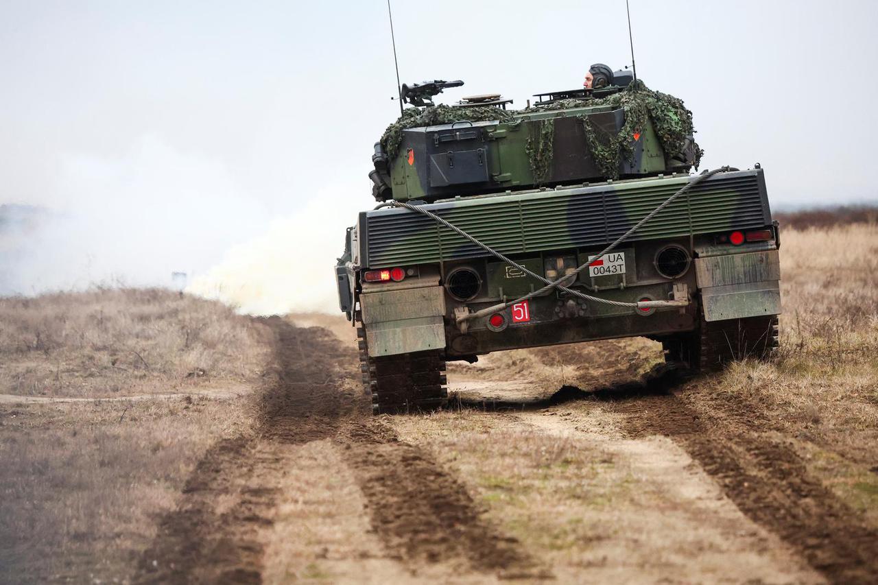 Polish President Andrzej Duda visits Ukrainian soldiers training on Leopard 2 A4 tanks in Swietoszow