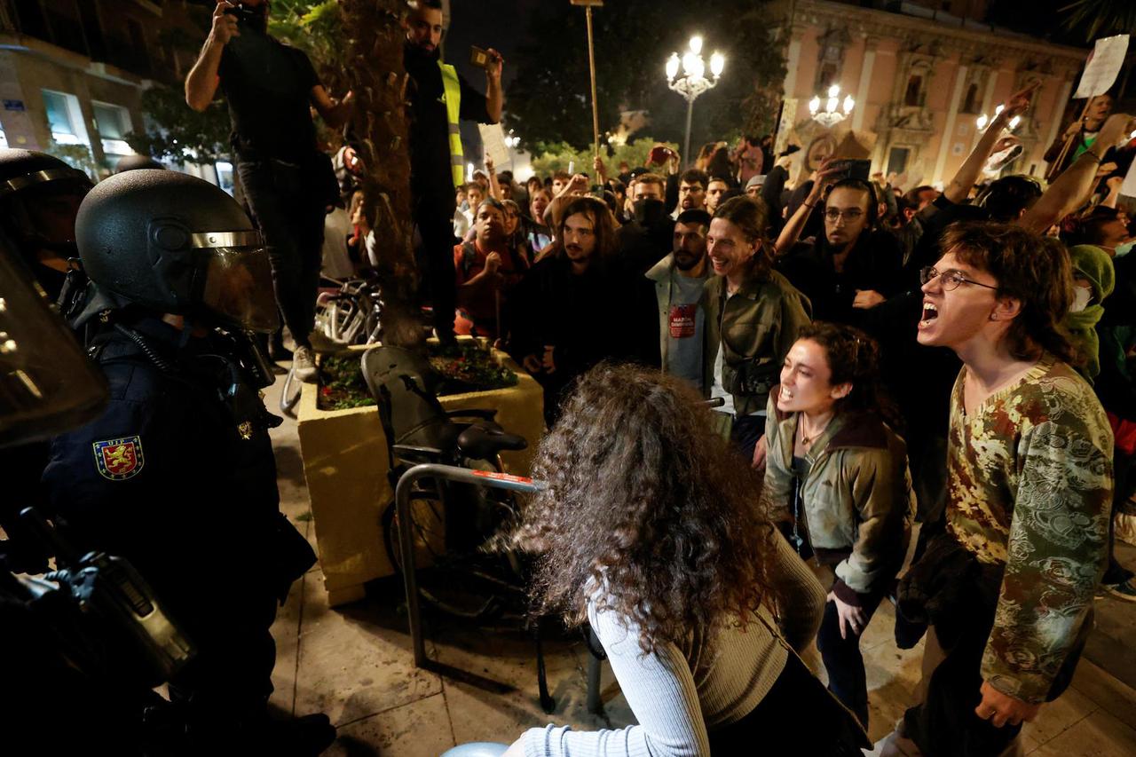 Protest against management of emergency response to the deadly floods in Valencia