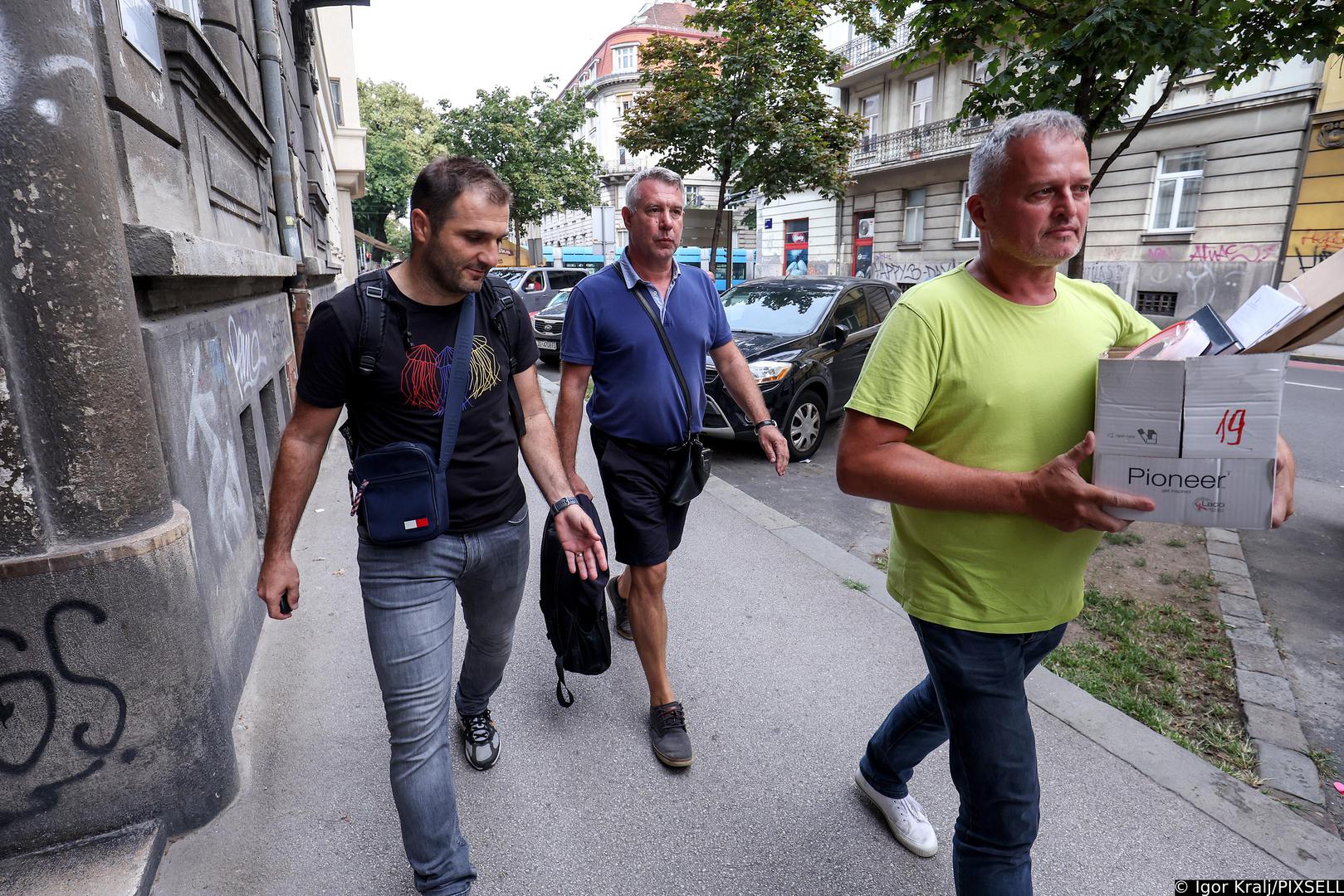 27.08.2022., Zagreb - Pretres ureda odvjetnika Josipa Surjaka u Boskovicevoj ulici. Josip Surjak uhicen je u akciji policije i USKOK-a zbog sumnje u malverzacije u kojima je INA ostecena za vise od milijardu kuna.  Photo: Igor Kralj/PIXSELL