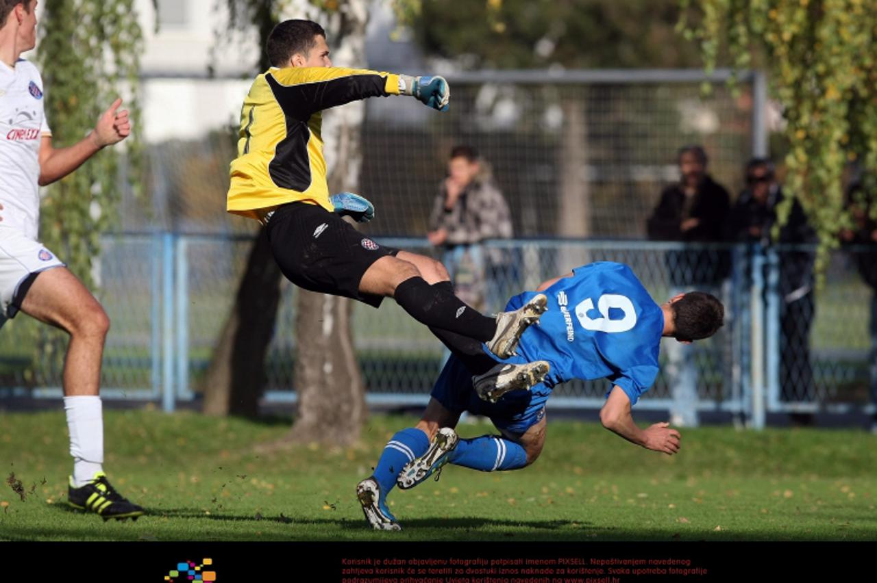 '08.11.2012., stadion u Maksimiru, Zagreb - 10. kolo Prve HNL za juniore, GNK Dinamo - HNK Hajduk. Fabijan Tomic i Marko Kolar.  Photo: Marko Prpic/PIXSELL'