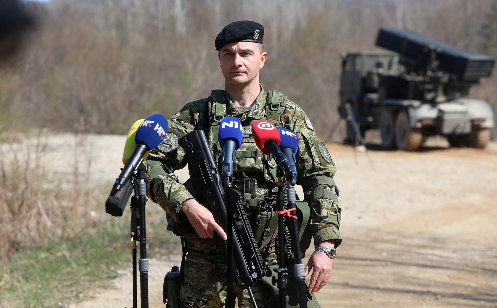 21.04.2021., Slunj - Na vojnom poligonu "Eugen Kvaternik" na Slunju odrzan je prvi dio vojne vjezbe "Stabilnost 21/1", koja se provodi u okviru "Hrvatskog bedema 1991.-2021.", niza vojnih vjezbi povodom 30. obljetnice Hrvatske vojske. Na poligonu u Slunju provodi se ocjenjivanje snage 8. hrvatskog kontingenta za sudjelovanje u NATO aktivnosti ojacane prednje prisutnosti (Enhanced Forward Presence – eFP) u Republici Poljskoj.Nositelj vojne vjezbe je Hrvatska kopnena vojska,  sudjeluje do 400 pripadnika Hrvatske kopnene vojske, Hrvatskog ratnog zrakoplovstva, Zapovjednistva za potporu, Vojne policije i Zapovjednistva za kiberneticki prostor.  Satnik Darijo Biljeskovic zapovjednik kontigenta.
Photo: Kristina Stedul Fabac/PIXSELL