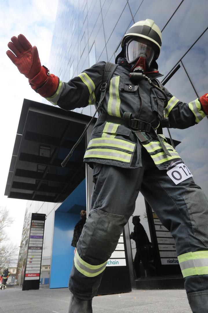 Zagrebačku utrku, Zagreb Firefighter Stair Challenge 2018, organizirali su Vatrogasci Zagreb, u njoj je sudjelovalo oko 200-tinjak vatrogasaca, a uključivala je trčanje stepenicama do vrha poslovne zgrade VMD-a u Strojarskoj ulici.