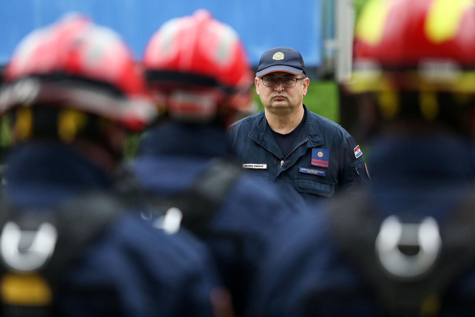 Ministar unutarnjih poslova Davor Božinović na ostrojavanju državne intervencijske postrojbe civilne zaštite na poligonu Vatrogasne škole u Zagrebu.