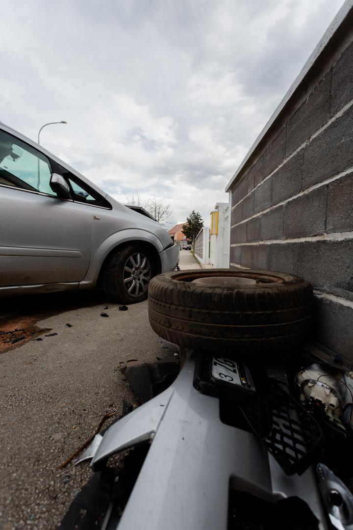 27.02.2022., Kistanje - Skupina mladica autom sletjela s ceste i isprevrtala se, dva poginula

 Photo: Sime Zelic/PIXSELL