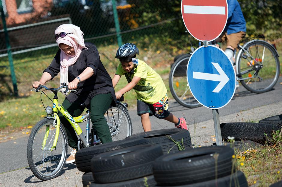 Brojni kritičari prigovaraju o islamofobiji koja je česta u suvremenom zapadnom društvu