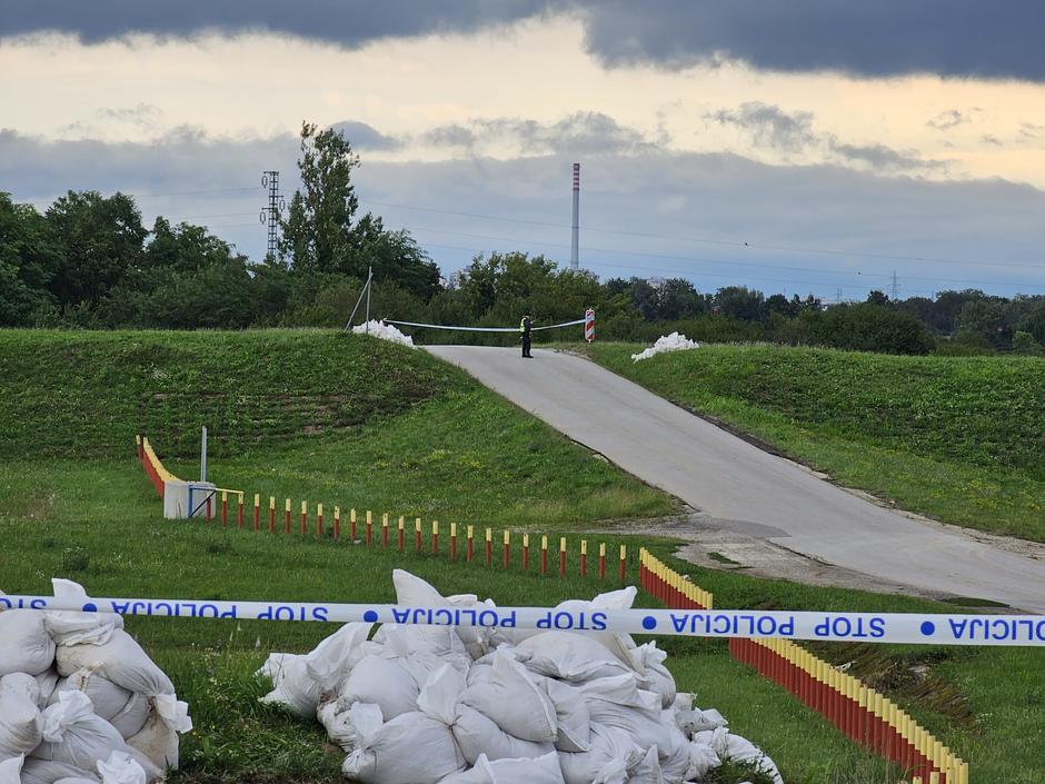 Zatvorena cesta u Zagrebu zbog visokog vodostaja Save