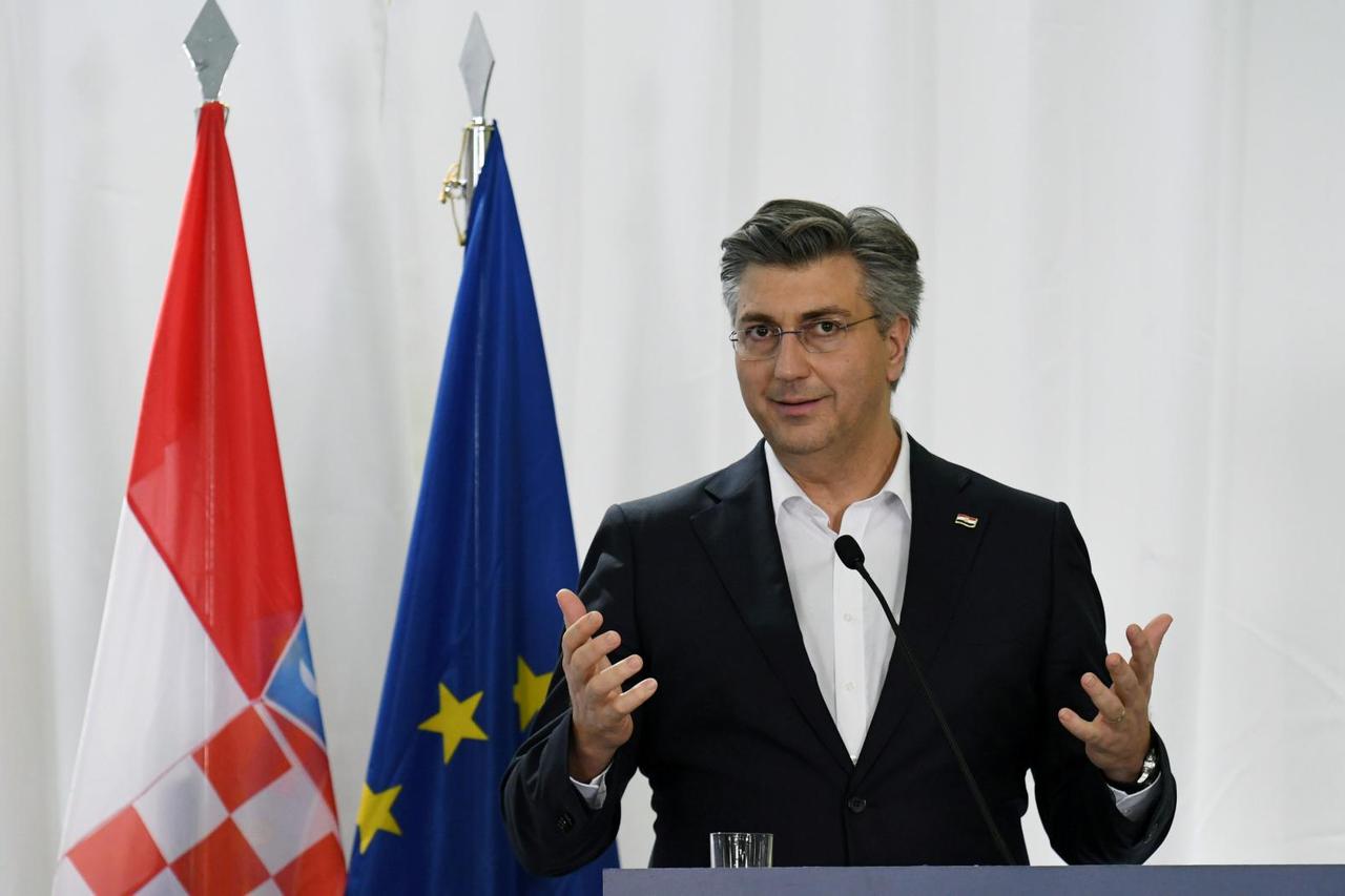 FILE PHOTO: Greek Prime Minister Mitsotakis, European Commission President von der Leyen, European Council President Michel, Croatia's Prime Minister Plenkovic and European Parliament President Sassoli make a joint statement in the village of Kastanies