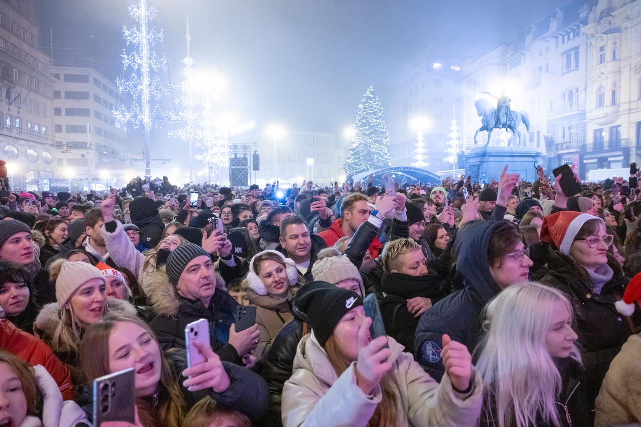 Zagreb: Koncert Hiljsona Mandele na glavnom gradskom trgu