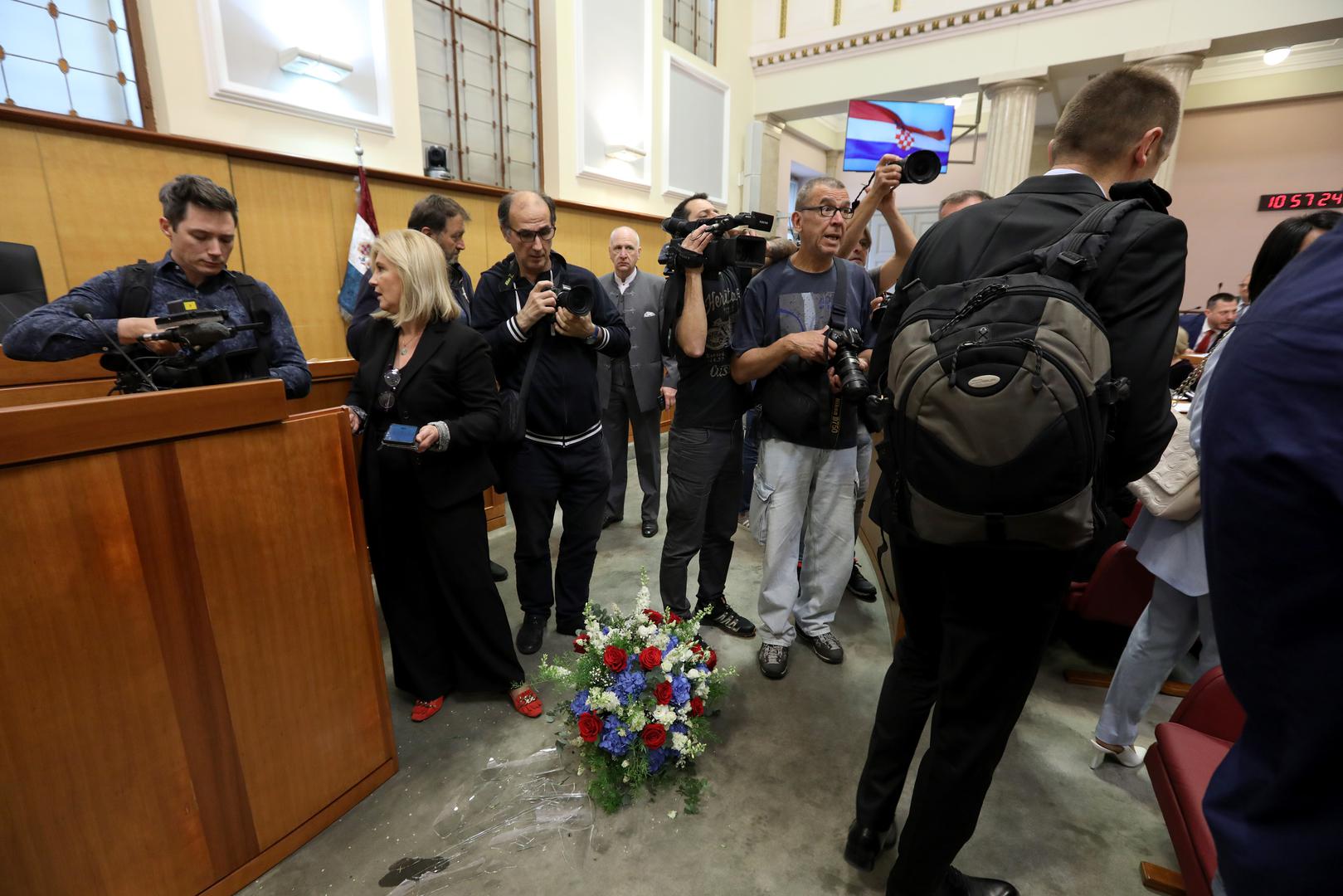 16.05.2024., Zagreb - Prvo zasjedanje Hrvatskog sabora u 11. sazivu. Netko iz mase razbio je vazu s cvijecem. Photo: Robert Anic/PIXSELL
