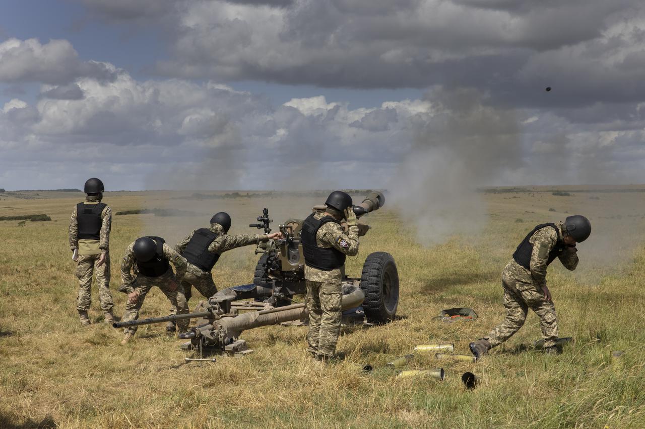 Ukrainian forces train on Salisbury Plain