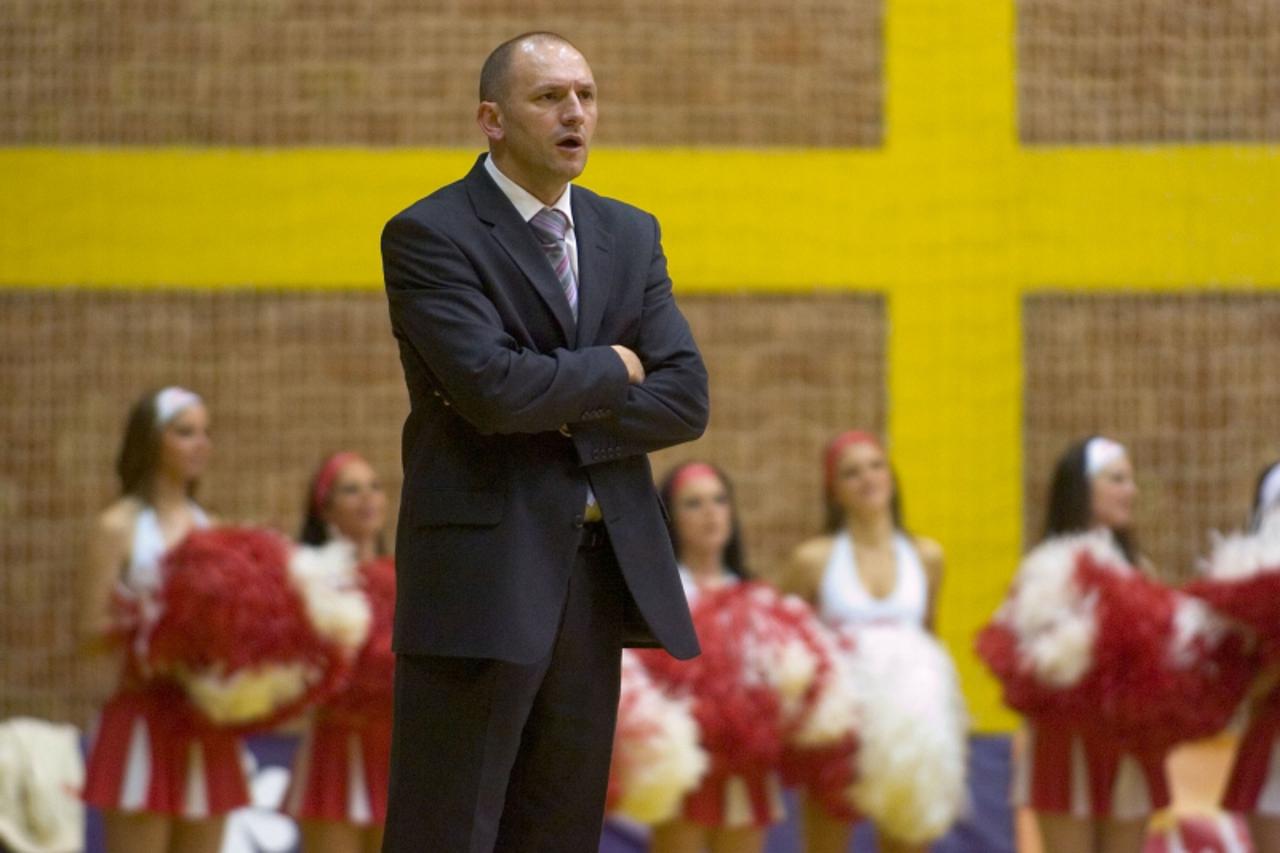 '07.03.2006.....zagreb...spo....podused,dvorana sutinska vrela.utakmica cedevita-zadar.trener jaksa vulic.foto:marko prpic'