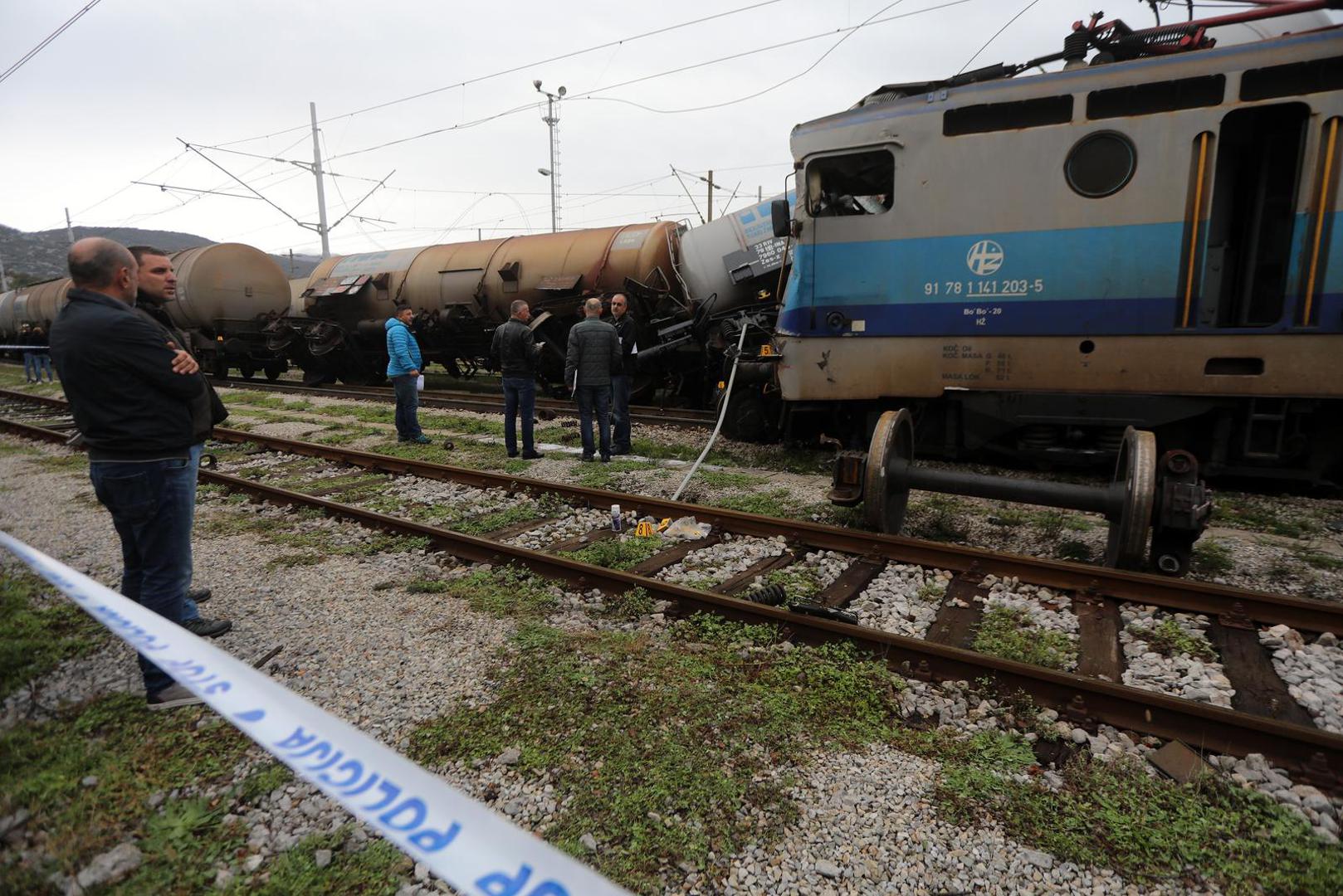 14.11.2022., Rijeka - Teretni vlak koji prometuje na relaciji Rijeka-Moravice naletio je nocas na parkirane vagone na zeljeznickom kolodvoru Skrljevo u blizini Rijeke, a u nesreci nije bilo ozlijedjenih osoba.Nadlezna policijska postaja provodi istragu Photo: Goran Kovacic/PIXSELL