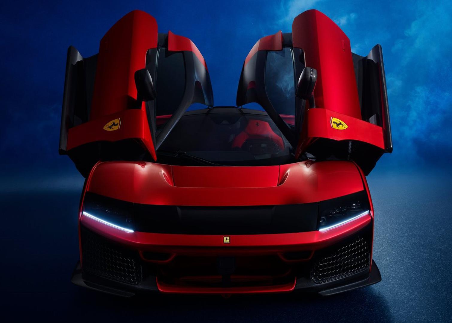 Ferrari F80 koristi mnoge tehnologije iz bolida Formule 1. Pogoni ga kombinacija 3,0 twin-turbo V6 motora i više električnih motora, što zajedno daje impresivnih 1200 konjskih snaga. 